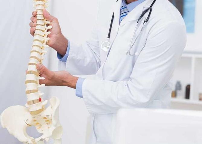 Why Choose OAK’s Spine Care Specialists